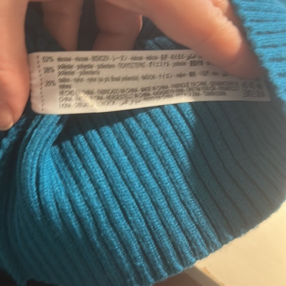 NWT. Zara Blue Cropped Mock Neck Sweater. Size S, M. - Picture 7 of 8